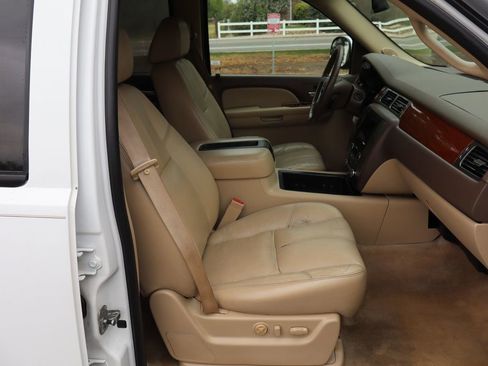 Used 2007 GMC Yukon SLT w/ SLT Preferred Equipment Group AWD/4WD image 24