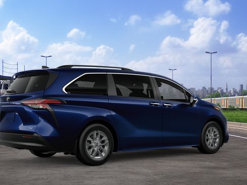 New 2026 Toyota Sienna XLE AWD/4WD image 12