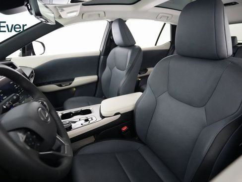 Used 2023 Lexus RZ 450e Premium image 7