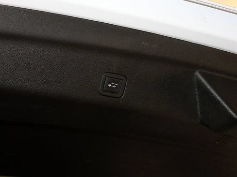 Used 2025 GMC Yukon XL Denali AWD/4WD image 33