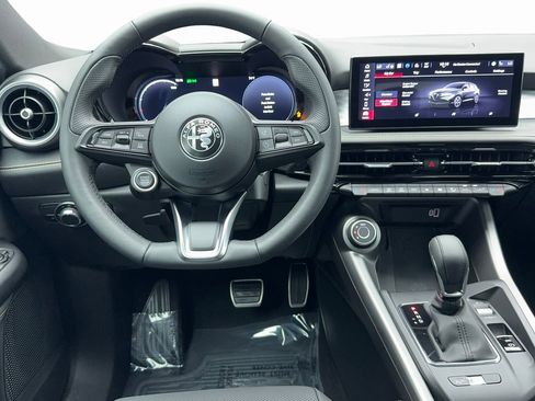 New 2025 Alfa Romeo Tonale w/ Premium Package image 15