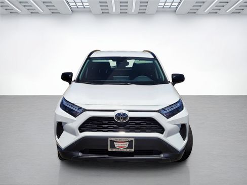 Used 2025 Toyota RAV4 LE AWD/4WD image 2