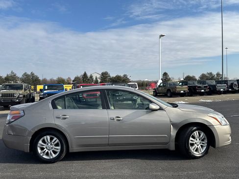 Used 2012 Nissan Altima 2.5 S w/ Special Edition Pkg image 2