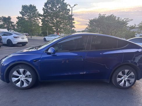 Used 2023 Tesla Model Y Long Range AWD/4WD image 5