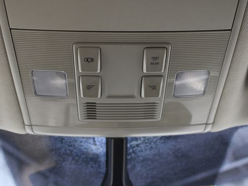 Used 2018 Volkswagen Atlas SE image 19