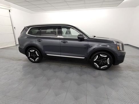 Used 2023 Kia Telluride EX image 9