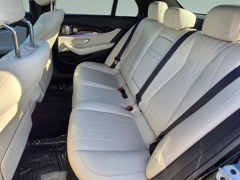 Used 2022 Mercedes-Benz E 350 Sedan image 18