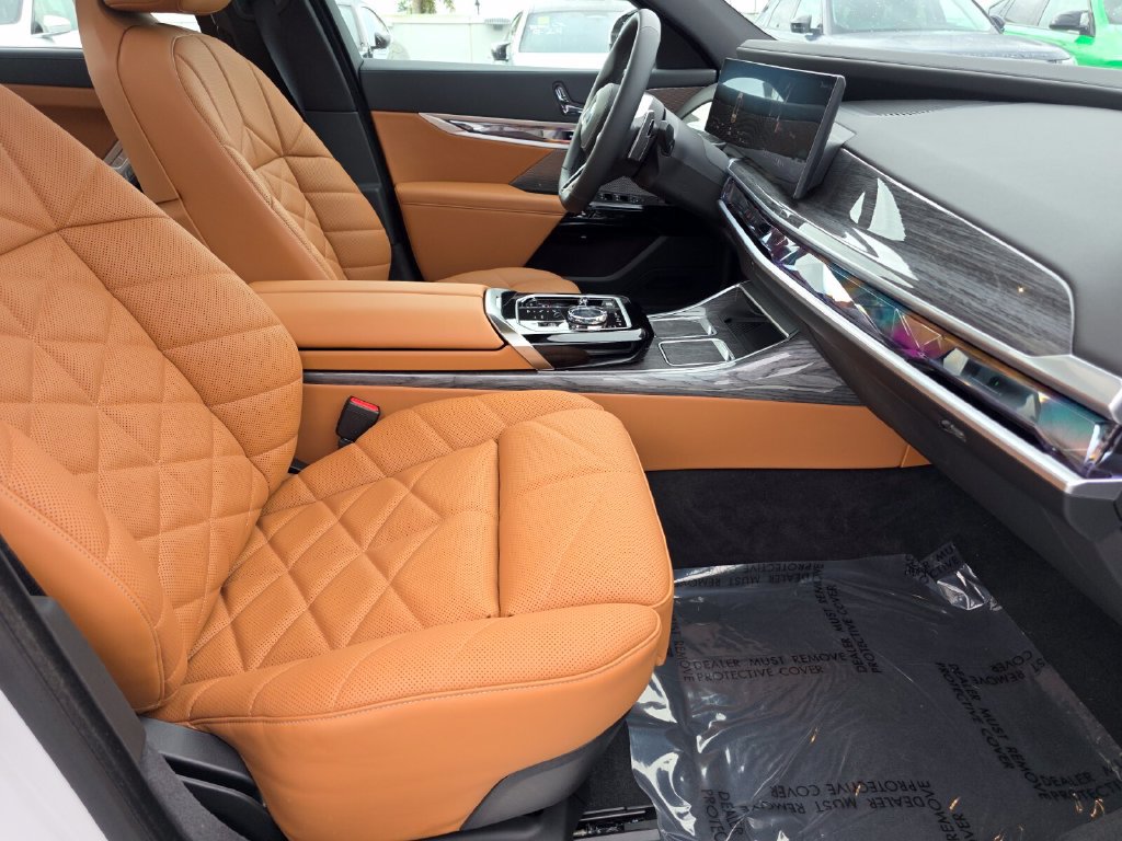Used 2023 BMW 740i w/ Parking Assistance Package RWD image 28