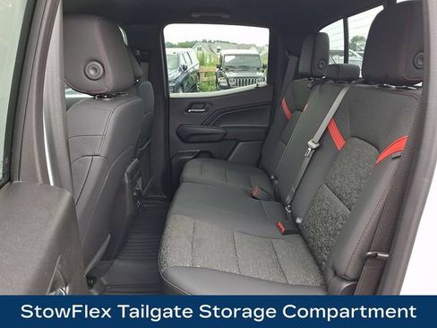 Used 2024 Chevrolet Colorado Z71 w/ Z71 Convenience Package 2 AWD/4WD image 21