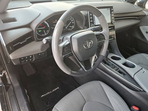 Used 2021 Toyota Avalon Limited image 11