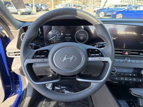 Certified 2025 Hyundai Elantra SEL image 23