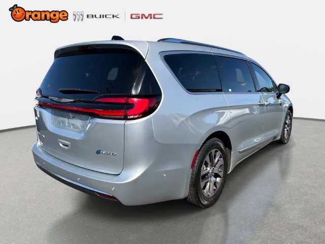Used 2023 Chrysler Pacifica Pinnacle FWD image 3