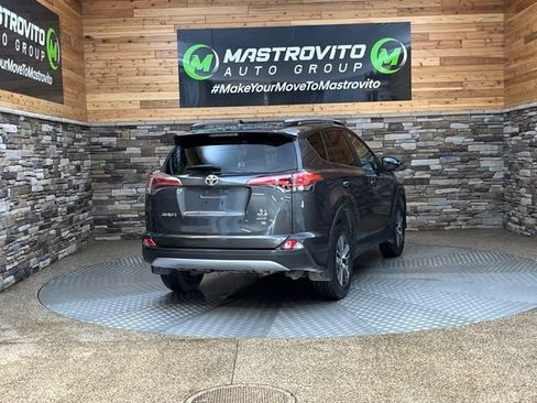 Used 2018 Toyota RAV4 XLE AWD/4WD image 12