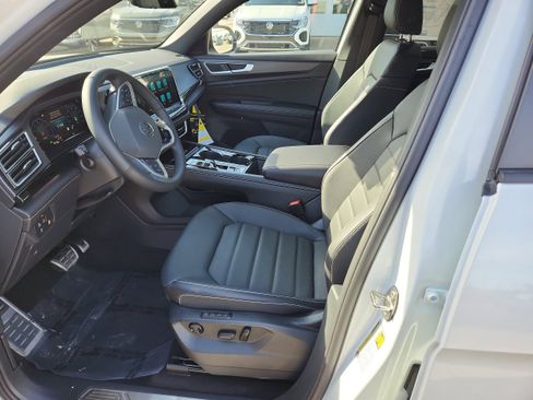 New 2026 Volkswagen Atlas Cross Sport SEL R-Line image 15