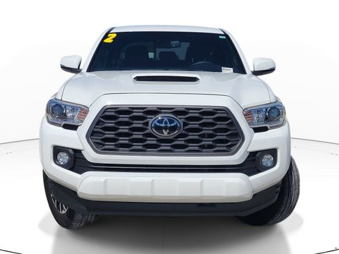 Used 2022 Toyota Tacoma TRD Sport w/ Technology Package AWD/4WD image 2