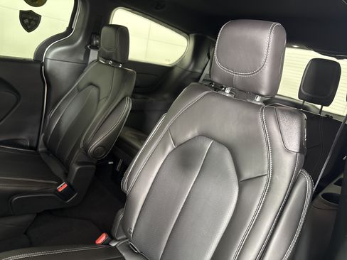 New 2026 Chrysler Pacifica Select w/ S Appearance Package FWD image 13