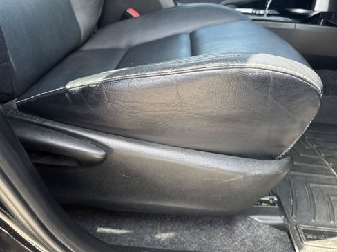 Used 2018 Toyota RAV4 Limited FWD image 30