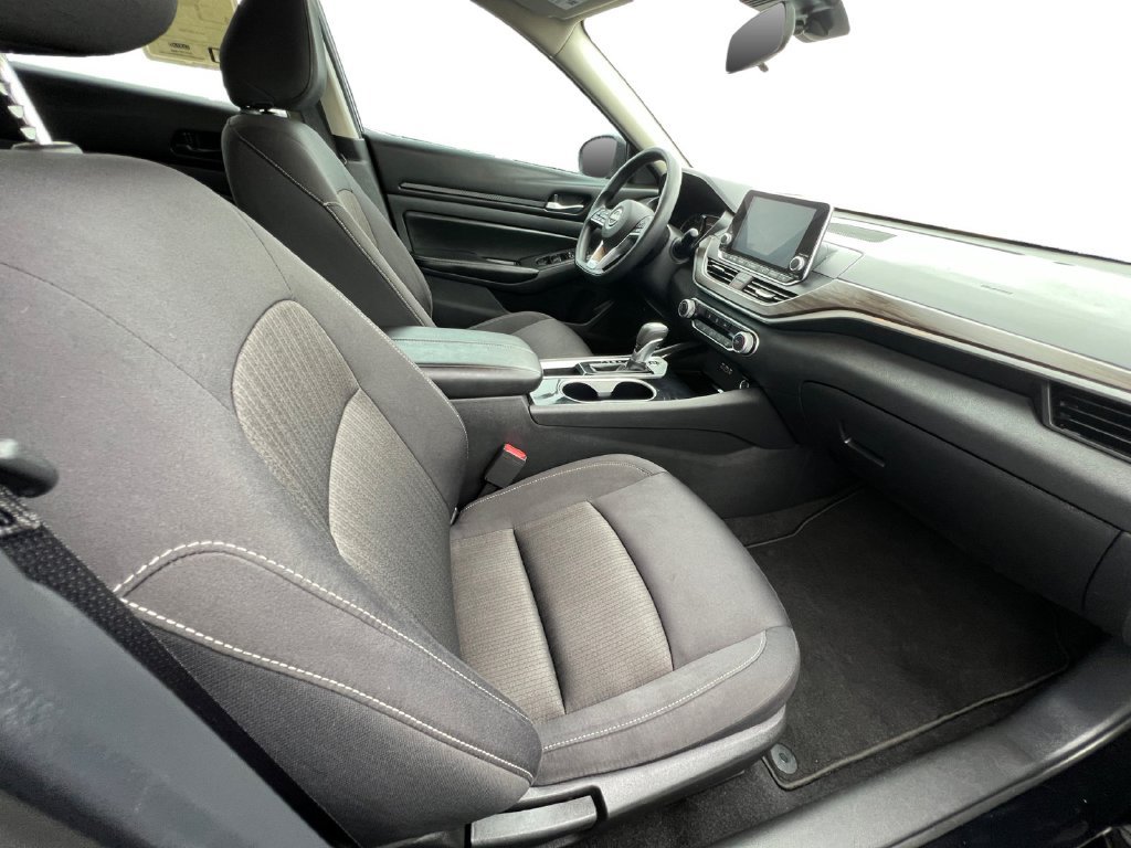 Used 2024 Nissan Altima 2.5 SV FWD image 24