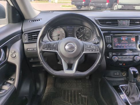 Used 2018 Nissan Rogue SV FWD image 13