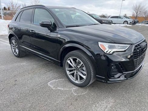 Certified 2025 Audi Q3 2.0T Premium w/ Convenience Package image 3