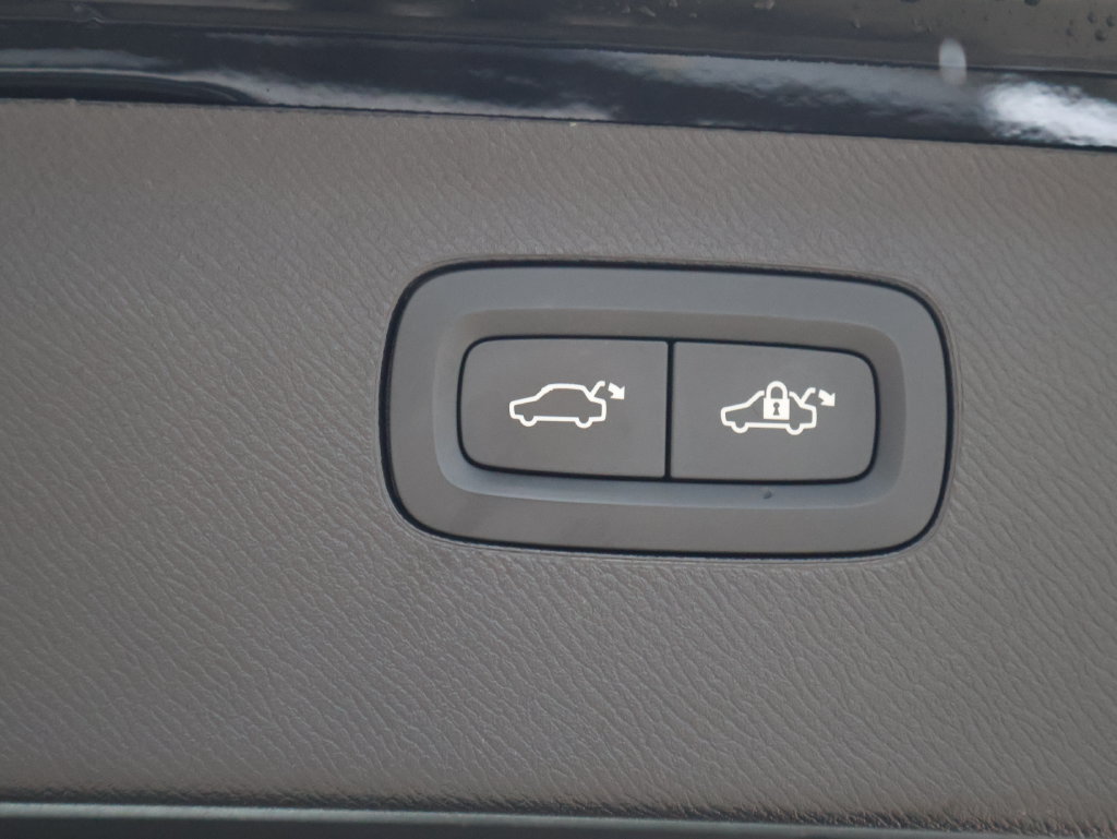 Used 2025 Volvo XC90 B6 Ultra w/ Protection Package Premier AWD/4WD image 18