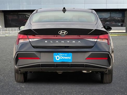 New 2026 Hyundai Elantra SE image 8