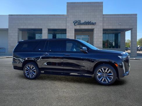 Used 2021 Cadillac Escalade ESV Sport w/ Driver Assist Tech Package AWD/4WD image 4