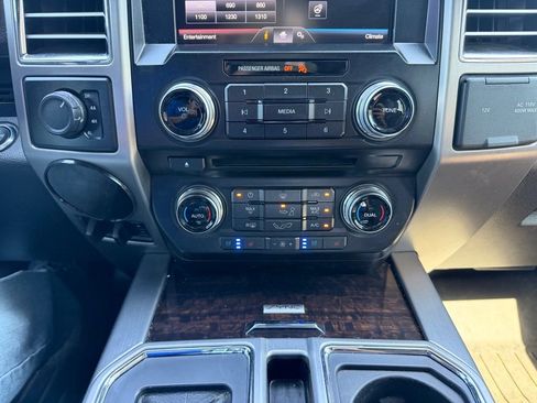 Used 2015 Ford F150 Platinum w/ Equipment Group 701A Luxury AWD/4WD image 24