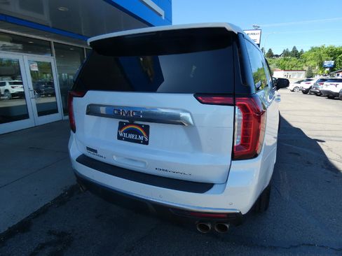 Used 2024 GMC Yukon XL Denali AWD/4WD image 3