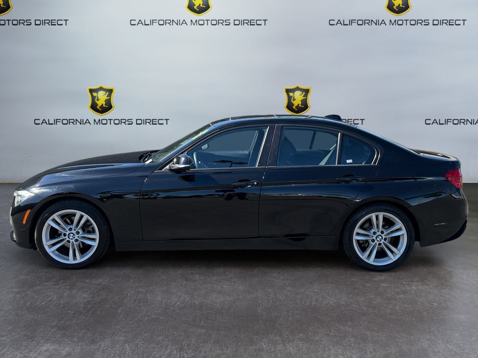 Used 2016 BMW 320i Sedan RWD image 2