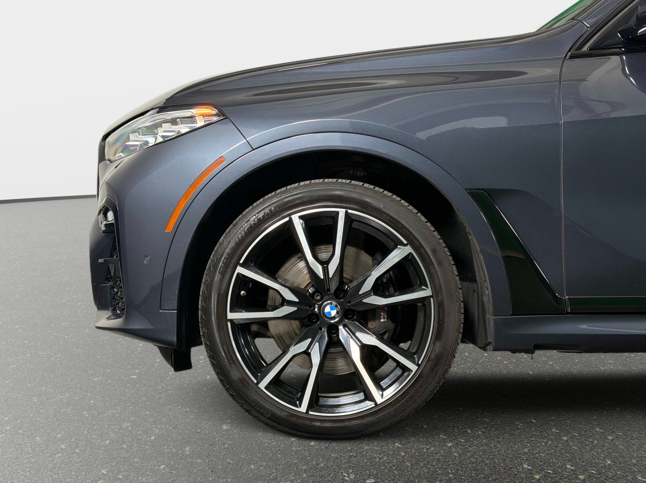 Used 2021 BMW X7 xDrive40i w/ M Sport Package AWD/4WD image 16