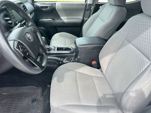 Used 2022 Toyota Tacoma SR AWD/4WD image 9