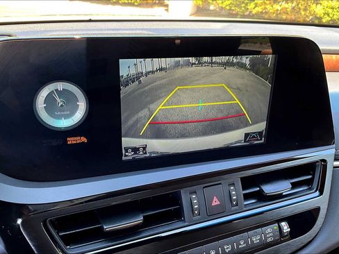 Used 2022 Lexus ES 300h w/ Premium Package FWD image 25