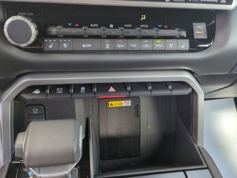 Used 2023 Toyota Tundra Platinum AWD/4WD image 19
