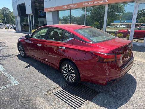 Used 2023 Nissan Altima 2.5 SV FWD image 4
