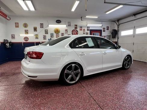Used 2015 Volkswagen Jetta S image 3