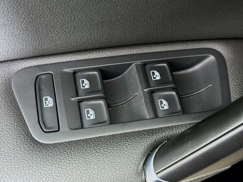 Used 2021 Volkswagen Golf 4-Door image 15