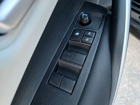 Used 2025 Toyota Corolla SE FWD image 32