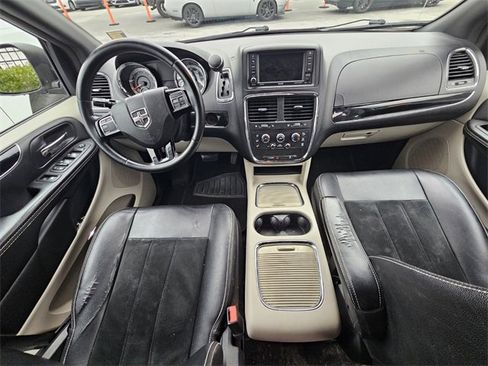 Used 2018 Dodge Grand Caravan SXT image 8