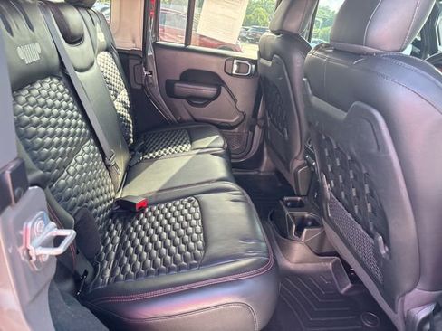 Used 2022 Jeep Wrangler Unlimited Rubicon w/ LED Lighting Group AWD/4WD image 14