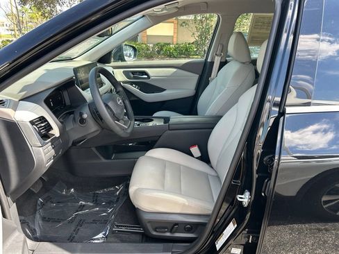 Certified 2025 Nissan Rogue SL FWD image 17