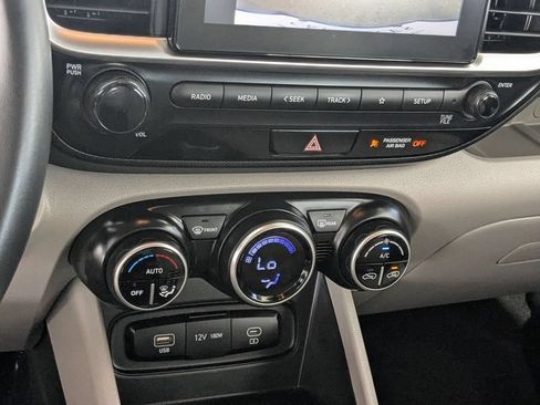 Used 2025 Hyundai Venue SEL FWD image 20