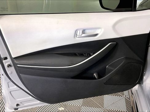 Used 2022 Toyota Corolla SE FWD image 19