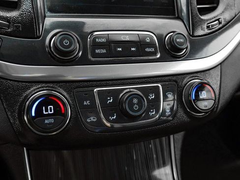 Used 2019 Chevrolet Impala LT image 21