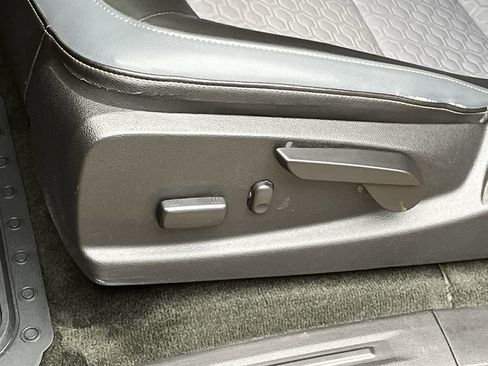 Used 2018 Chevrolet Colorado Z71 image 9