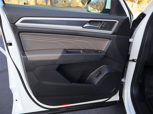 Used 2021 Volkswagen Atlas Cross Sport SE image 13