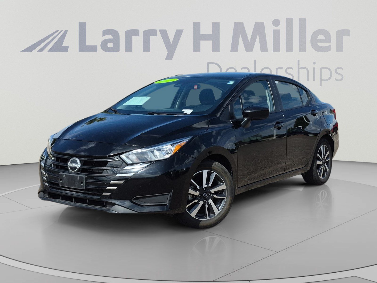 Used 2024 Nissan Versa SV FWD image 1