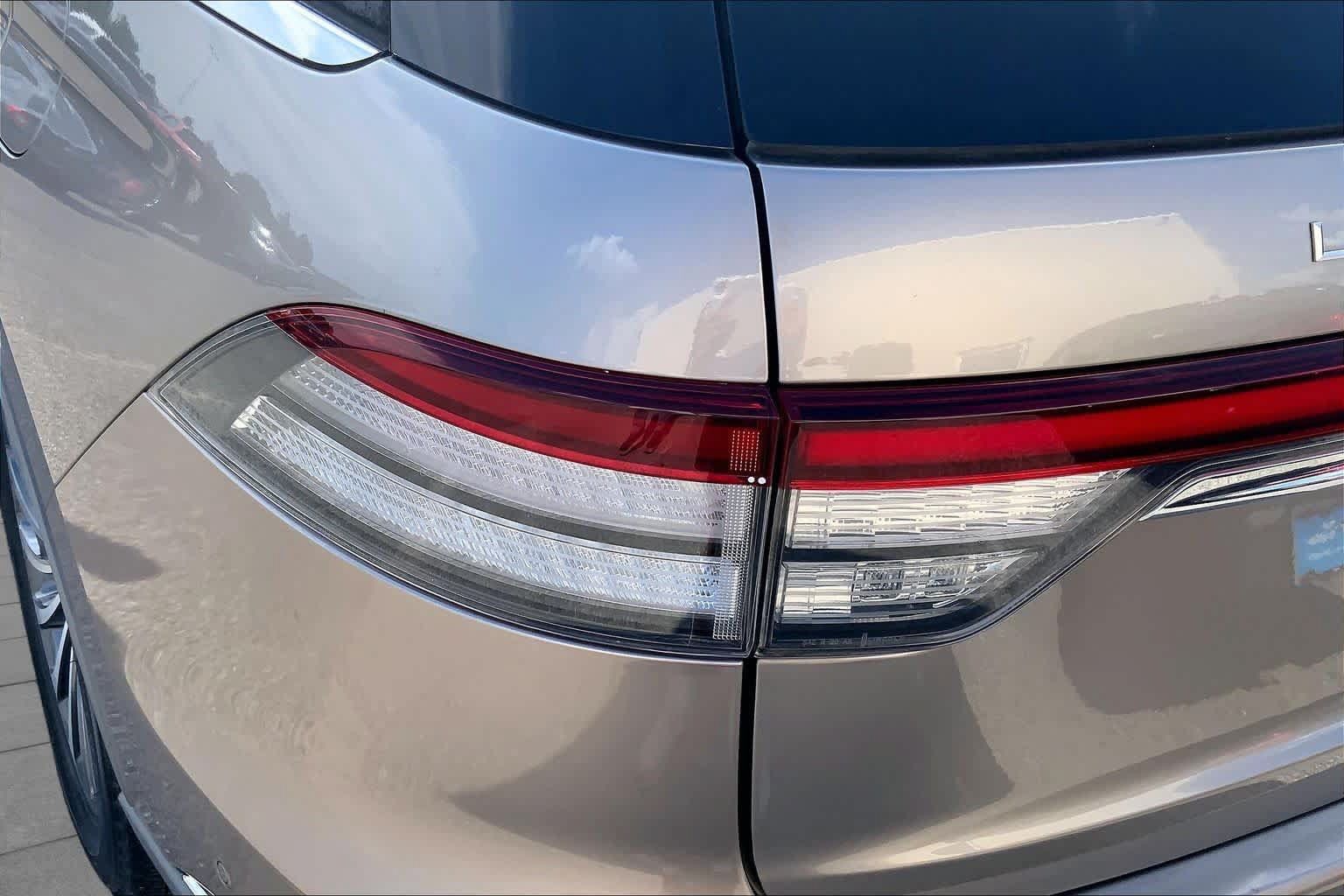 Used 2020 Lincoln Aviator Reserve w/ Equipment Group 201A RWD image 28