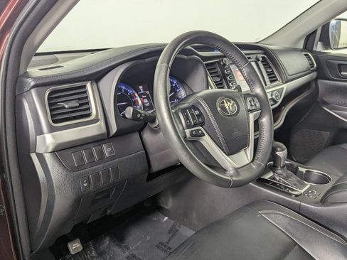 Used 2014 Toyota Highlander XLE AWD/4WD image 11