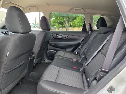 Used 2019 Nissan Rogue SV FWD image 14